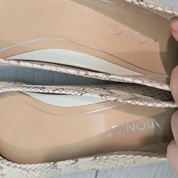 Vionic Women Callisto Embs snake Loafer Slip on shoes sz 7 - Picture 8 of 13